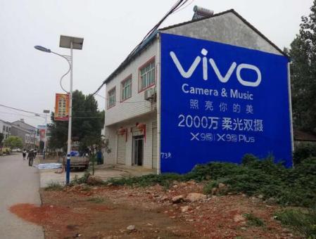 平湖刷墙广告和喷绘墙体广告哪个效果好？