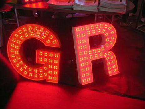 平湖LED发光字有哪些优势？