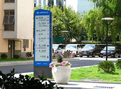 平湖哪些因素影响宣传栏的制作？